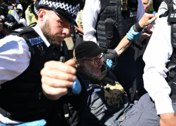 Britaniya onlarla Fələstin tərəfdarı etirazçını həbs edib